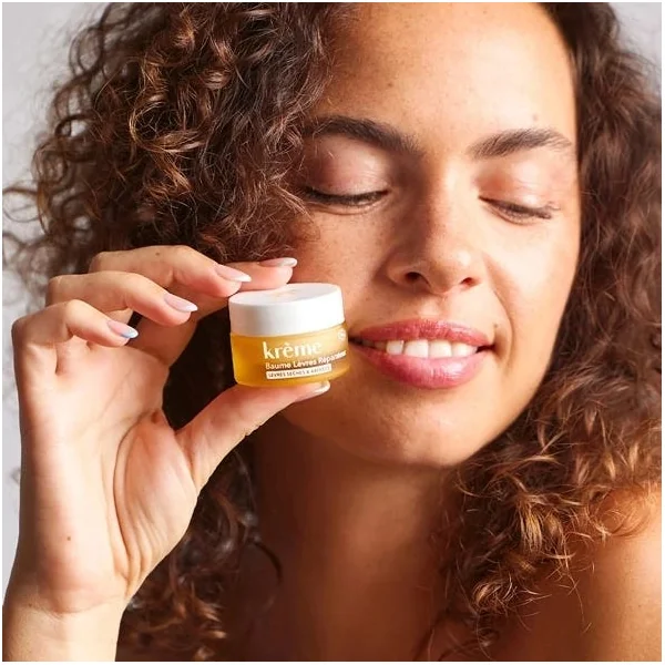 Baume à Lèvres Réparateur Noisette Bio - Lèvres Sèches et Abîmées, 10g