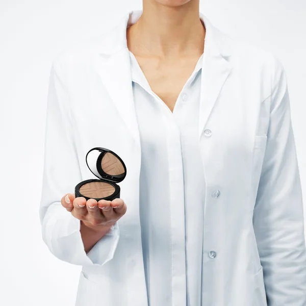 DERMABLEND COVERMATTE - 45 - Poudre Compact Matifiante peaux Normales Gold, 9,5g