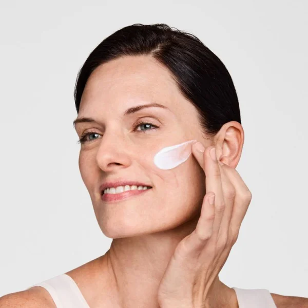 Estée Lauder - DayWear Crème hydratation 24h multi-protection SPF 15 - Peaux normales à mixtes