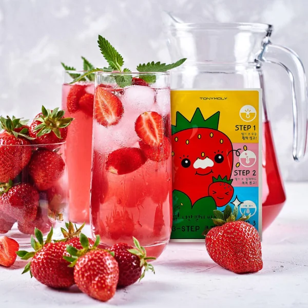 Runaway Strawberry 3-step Nose pack