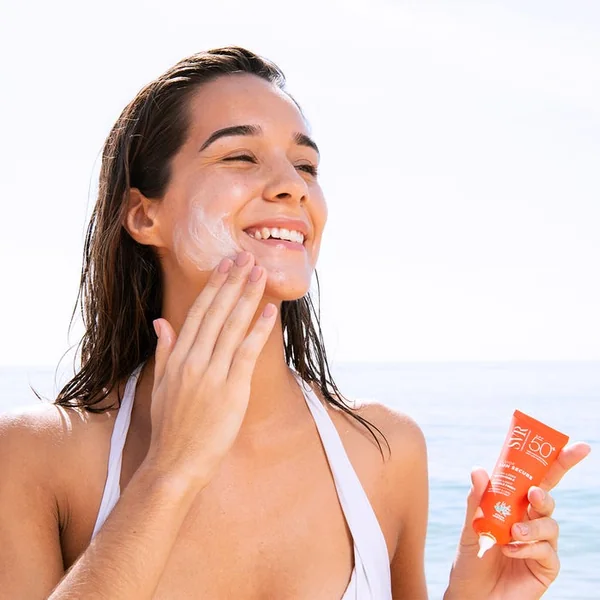 SUN SECURE - Fluide Solaire Non Gras Fini Invisible SPF50+ - Visage - Peaux Normales à Mixtes, 50ml