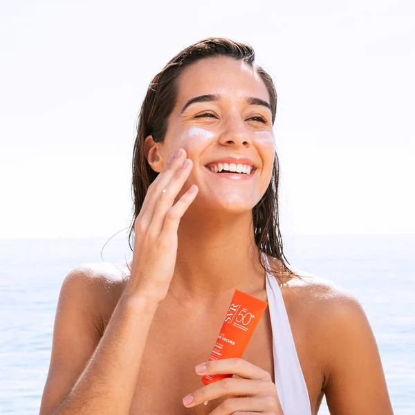 SUN SECURE - Fluide Solaire Non Gras Fini Invisible SPF50+ - Visage - Peaux Normales à Mixtes, 50ml